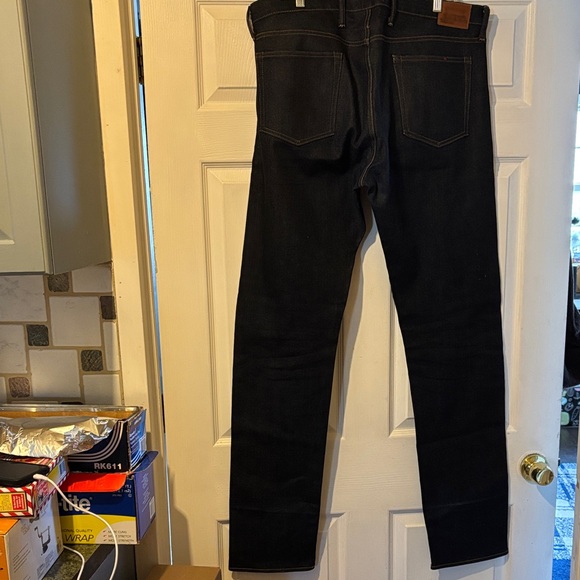 GAP Men's Straight Dark Jeans - Picture 3 of 4
